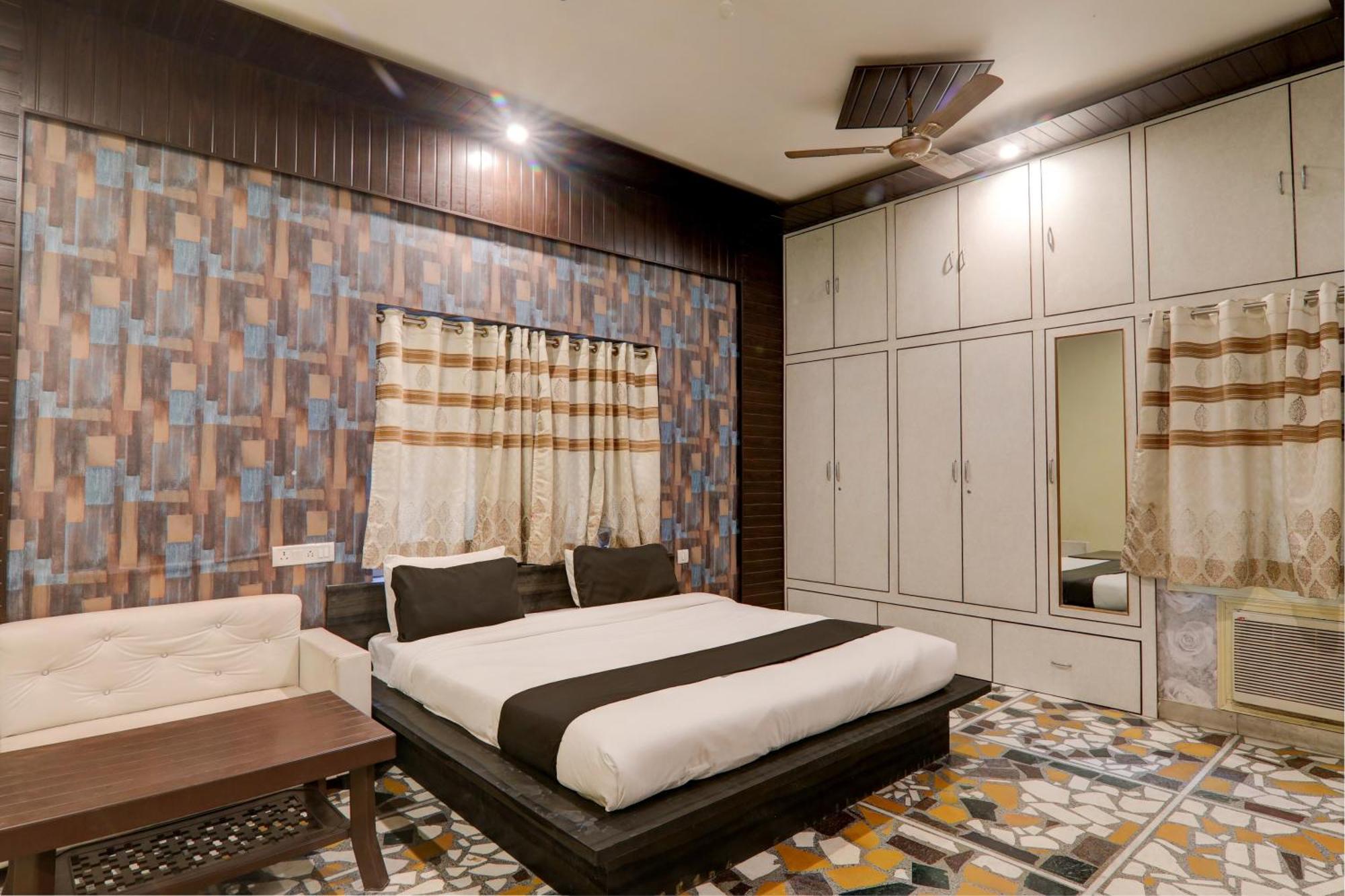 Hotel O Flagship Adbhut Moment Hotel Varanasi Exterior foto