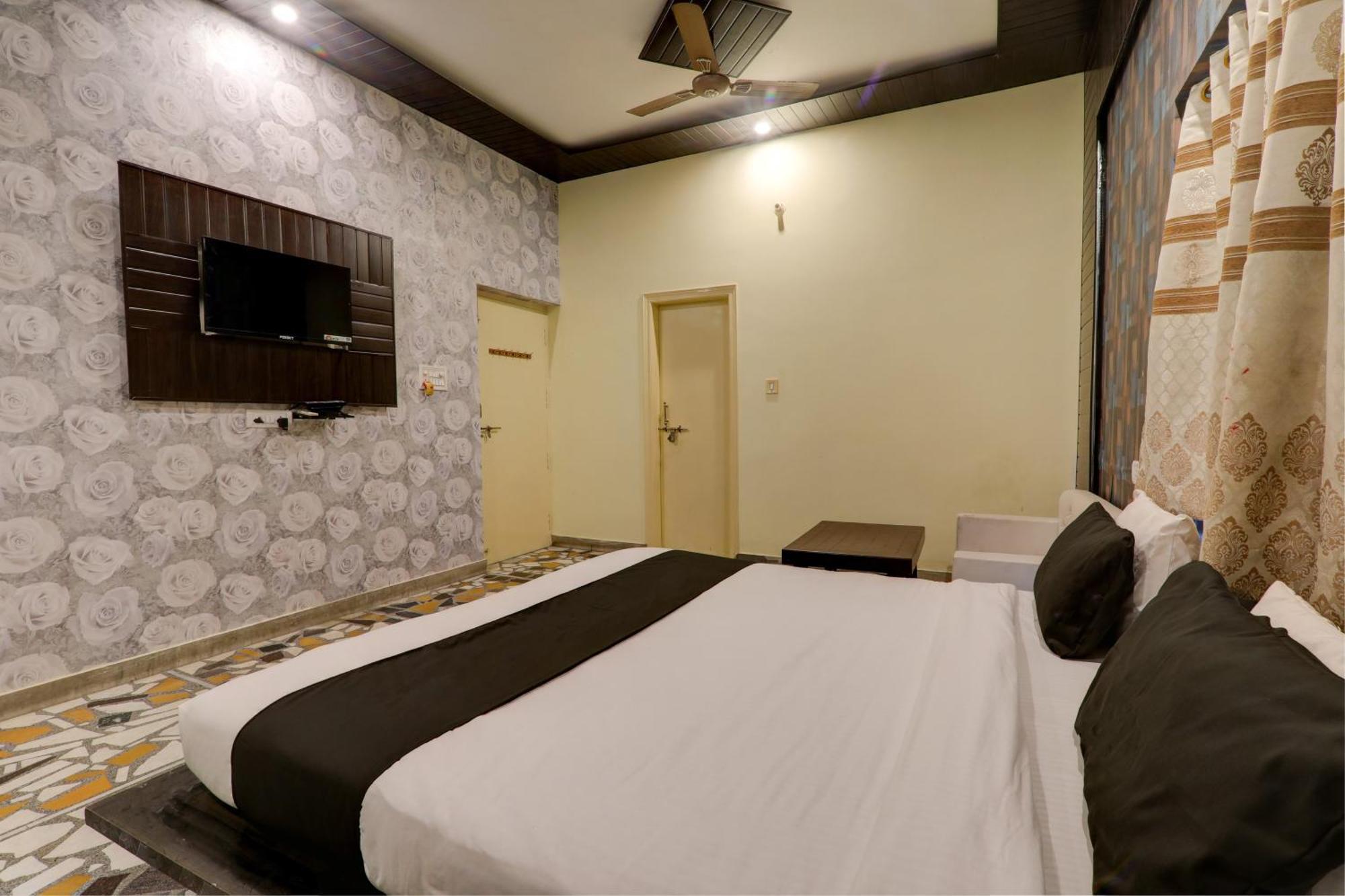 Hotel O Flagship Adbhut Moment Hotel Varanasi Exterior foto